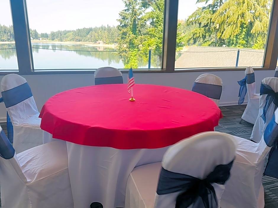 Oyster Bay Inn & Suites