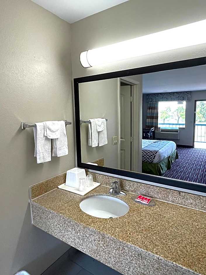 Econo Lodge Inn & Suites Enid South