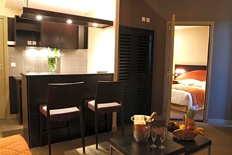 Two Connecting Rooms with Kitchenette (4 People)