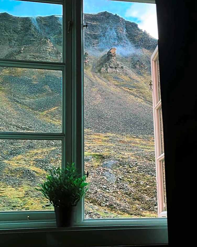 Gjestehuset 102 - your home away from home!