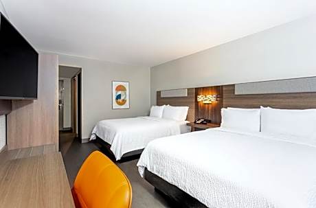 Standard Queen Room with Pool Access