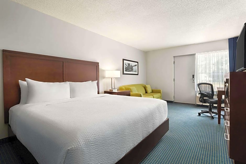 Days Inn by Wyndham Sarnia Harbourfront