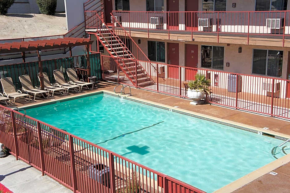 Park Avenue Inn & Suites