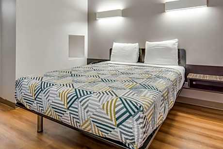 Queen Room - Disability Access - Roll in Shower