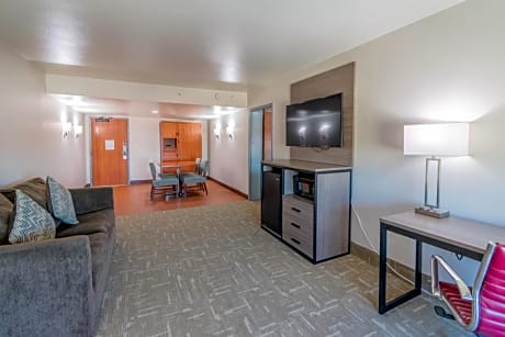 2 Queen Beds, Suite, Nonsmoking, Accessible