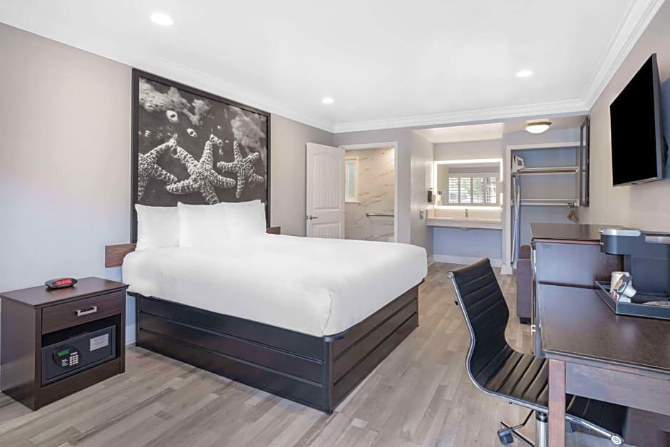 Aura Inn Monterey