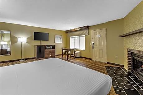 King Room with Walk In Shower - Non-Smoking