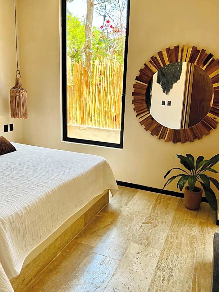 Studio w/Plunge Pool & Kitchen