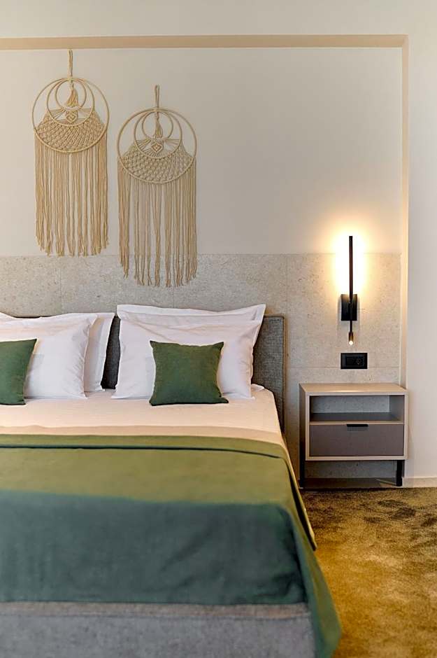 Alezzi Infinity Aparthotel & Spa