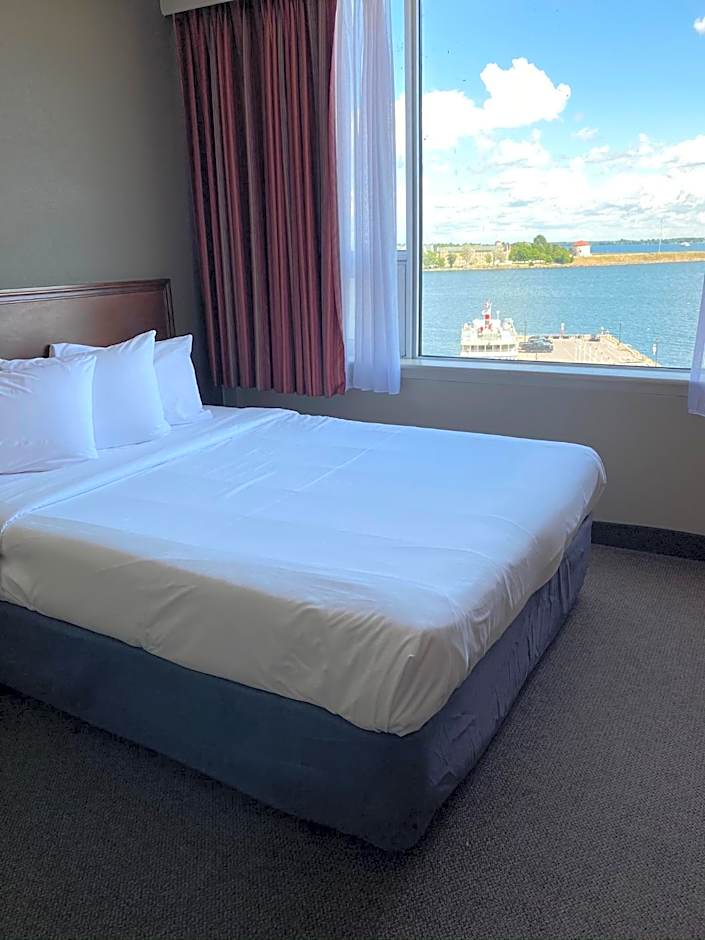 Photo 1 of 4 of 1 Queen Bed, Lake View