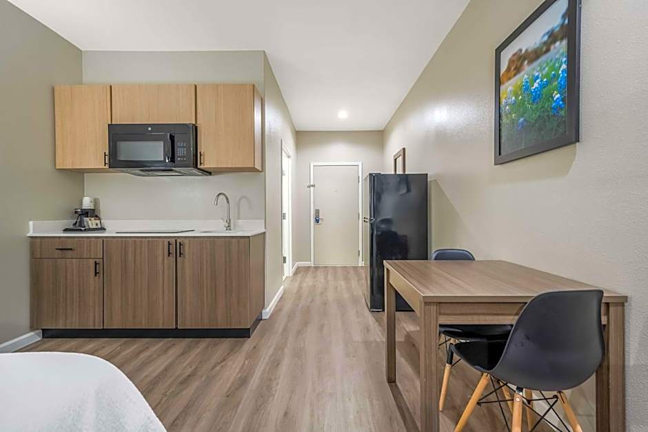 SureStay Studio by Best Western Conroe Downtown