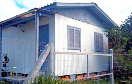 CASA de 2 quartos com 2 ares-condicionados em TORRES-RS - Na mais bela praia Gaúcha - Cozinha - Banheiro - TV smart 32 e Wi-Fi - Estacionamento - Anfitriã Superhost no BnB