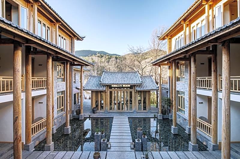 Arro Khampa by Zinc Journey Lijiang