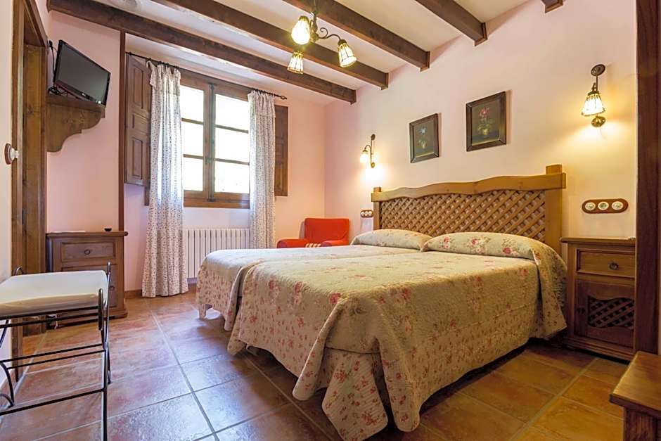 Hotel de Montaña Cueva Ahumada