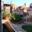 Charming House DD724