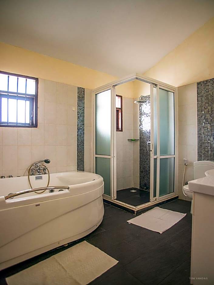 Bahari Dhow Beach Villas