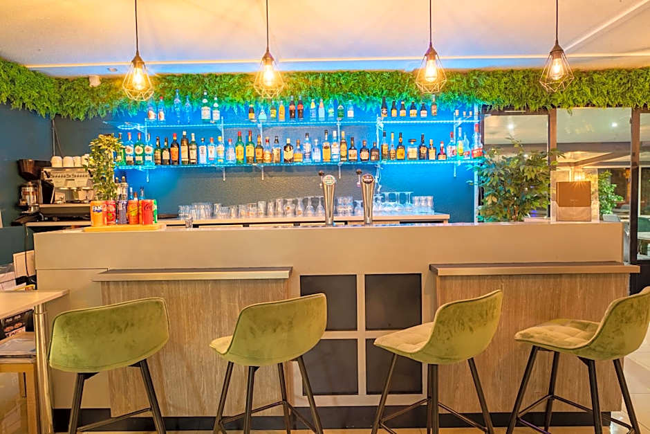 KYRIAD VALENCIENNES SUD - Rouvignies