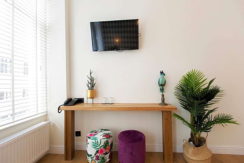 Quentin Golden Bear Hotel