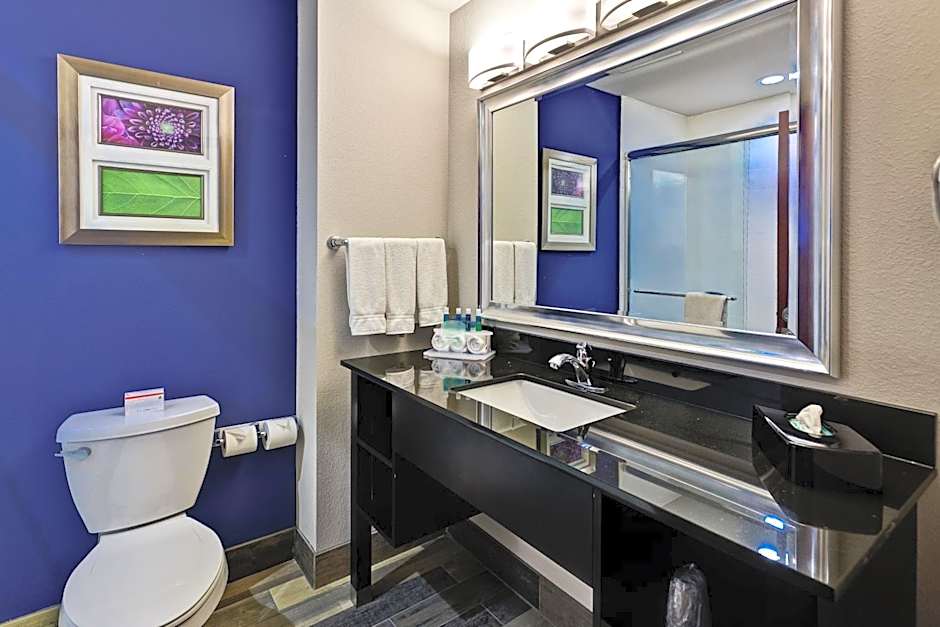 Holiday Inn Express Hutchinson By IHG