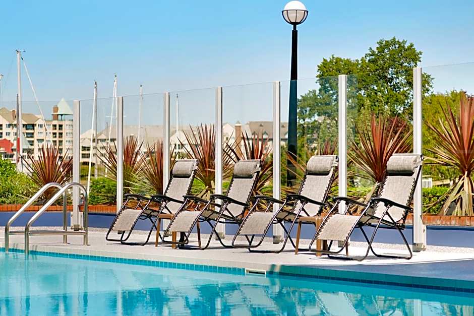 Coast Victoria Hotel & Marina by APA