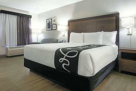 Deluxe King Room - Non-Smoking