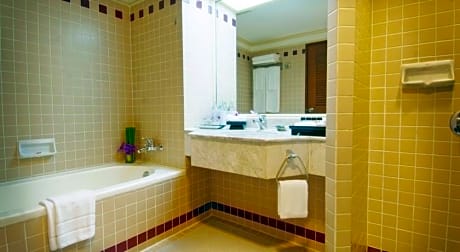 SUPERIOR EXECUTIVE FLOOR