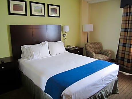 Queen Bed Non Smoking