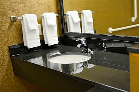Room, 2 Queen Beds, Bathtub (Mobility/Hearing Accessible, Tub) (2 Queen Beds)
