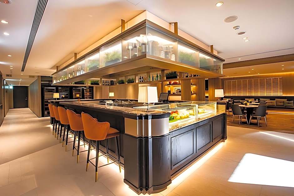 CHECK inn SELECT Chiayi RenAi