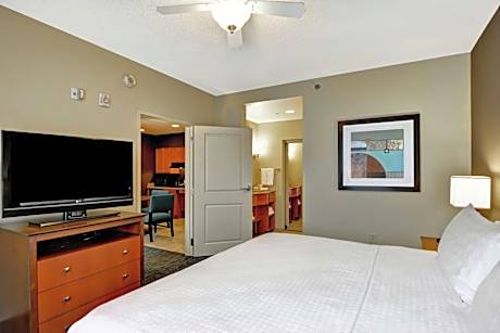 One-Bedroom King Suite - Non-Smoking