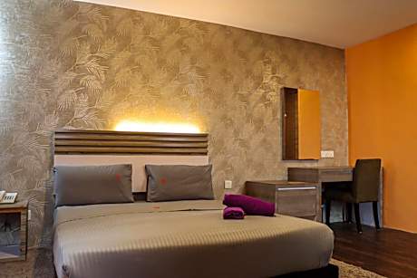 Deluxe Queen Room
