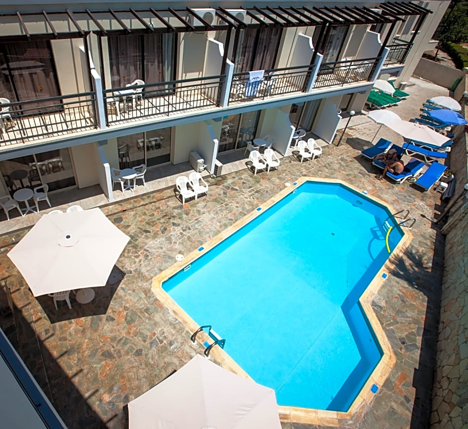 Crystallo Hotel Apts