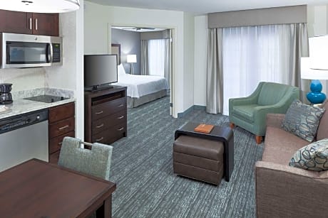 One-Bedroom King Suite - Non-Smoking