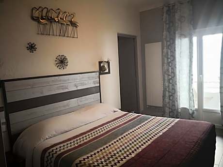 Quad room-Comfort-Ensuite with Bath-Balcony