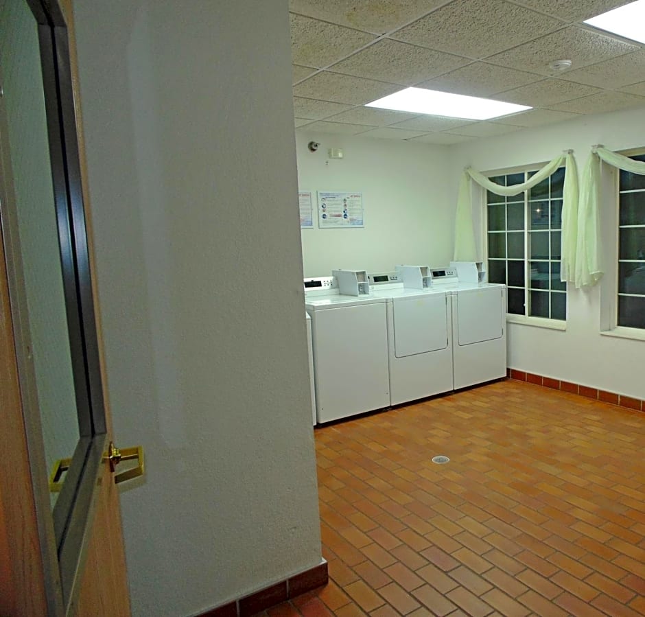 American Inn And Suites Houghton Lake