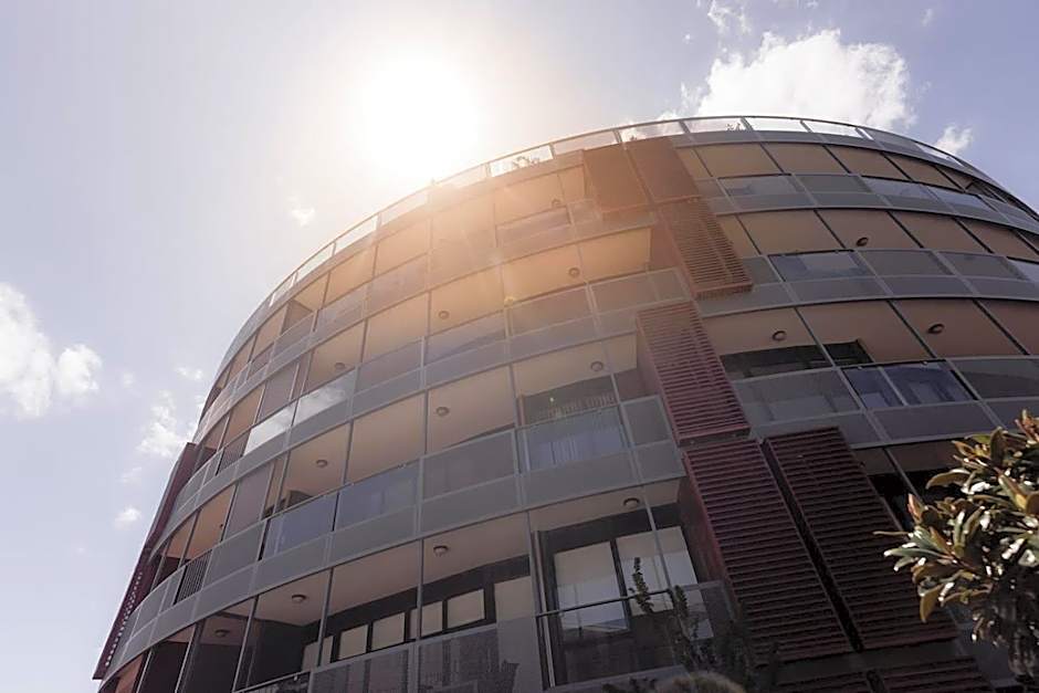 Inner-city 2 bedroom apartment - perfectly located