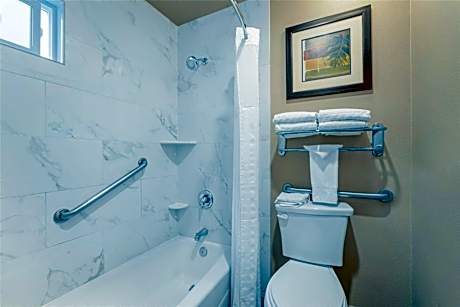 Double Room with Two Double Beds and Bath Tub - Disability Access/Non-Smoking