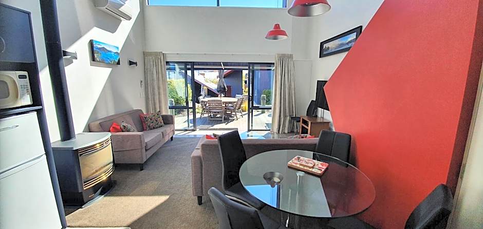 The Moorings Motel and Apartments