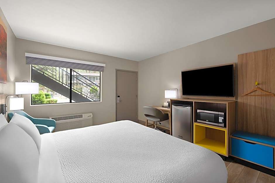 Days Inn by Wyndham Prescott