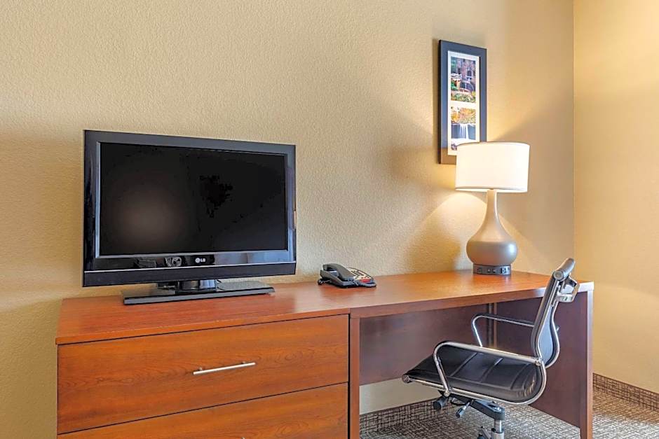 Comfort Inn & Suites Russellville I-40