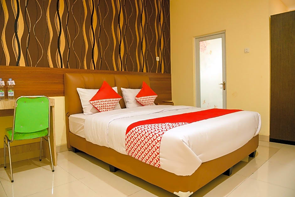 Vaccinated Staff - OYO 149 Alpha Kostel Syariah