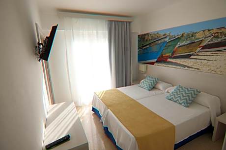 Twin Room with Balcony with Aircon/Heating