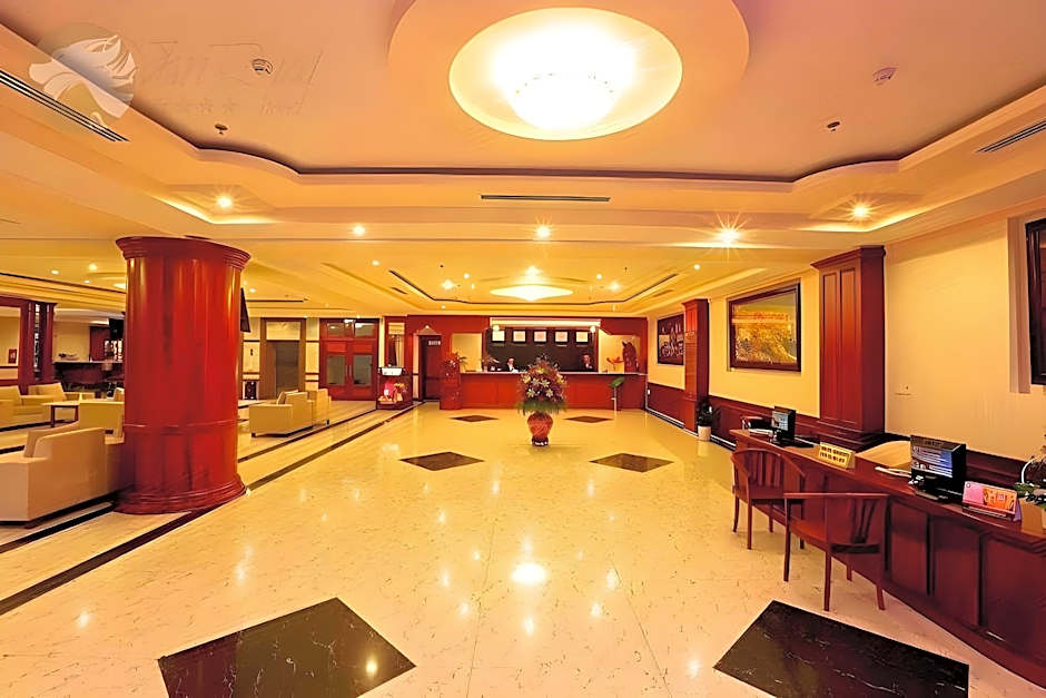 Van Phat Riverside Hotel