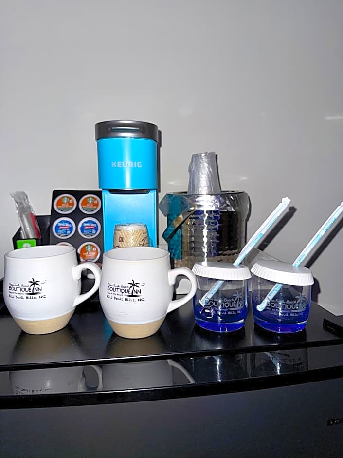 New 2025-Ocean Sands Beach Boutique Inn-Sauna and Salt-Mineral Pool -Free Beach Bikes and Famous Beach-Nightly Popcorn-Bathrobes and Sunscreen in all rooms-Ultra Sparkling-Free Laundry-4 Grand Presidential Black Beds in all rooms-Savings#252-242-SAND