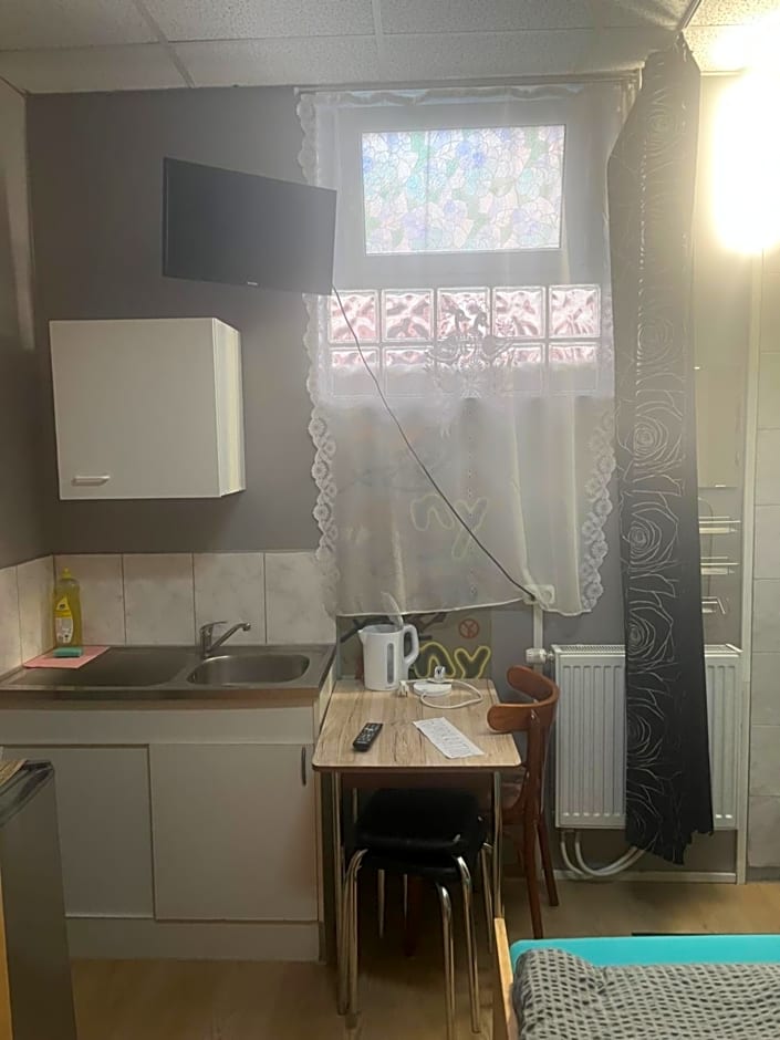 Hipokratios 3 Zimmer mit Gemeinschaft WC