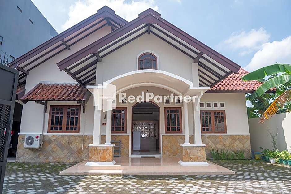 Guest House B Fren Syariah Near JIH Yogyakarta Mitra By RedDoorz – Sleman, MN