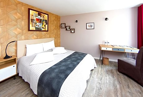 Deluxe Room (2 Adults + 1 Child)
