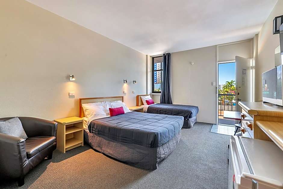 Darwin Poinciana Inn