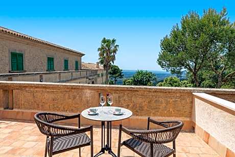 Deluxe Suite with Spa Bath