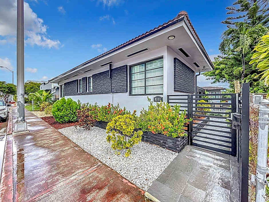 Los Patios Home Suites